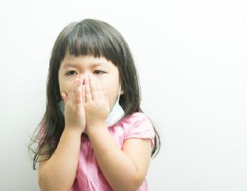 Trẻ bị ho có nên sử dụng Yến